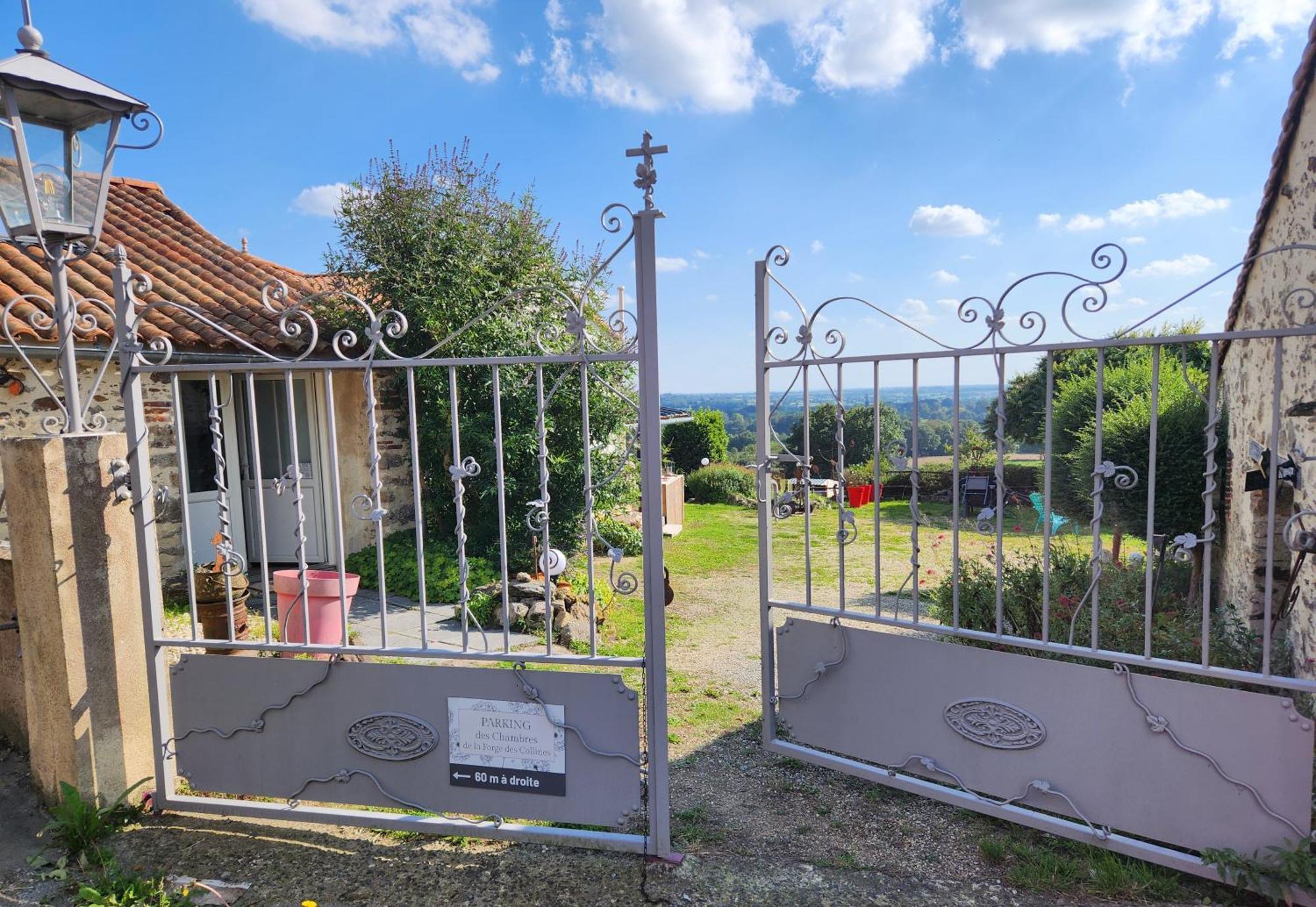 Les Chambres De La Forge Des Collines Les Herbiers Exterior photo